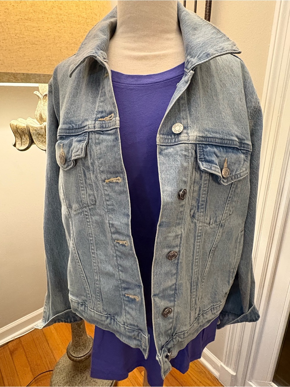 GAP Women’s XL Classic Light Wash Denim Jacket (EUC)